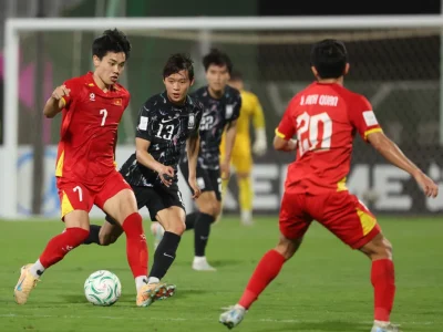 Đình Bắc ‘xúc động’ gửi lời cảm ơn sau thẻ đỏ: ‘Anh em đã sửa sai cho tôi’