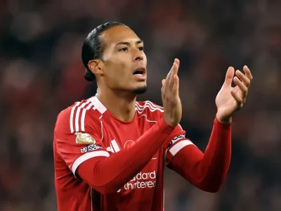 Van Dijk ‘nổi giận’ với Rooney: ‘Cựu danh thủ đừng chỉ trích cầu thủ trẻ để câu view!’