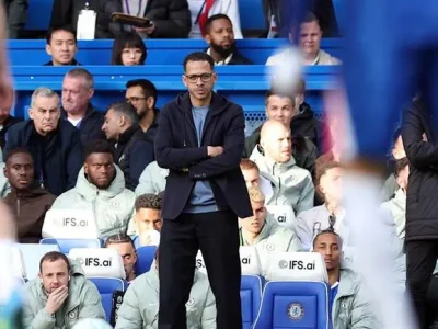 HLV Rosenior thừa nhận sai lầm: Án treo giò Enzo Fernandez khiến Chelsea ‘trả giá đắt’ trước Man City