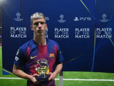 Dani Olmo lạnh lùng nhận giải, nét mặt đắng chát khi Barca bị loại khỏi Champions League