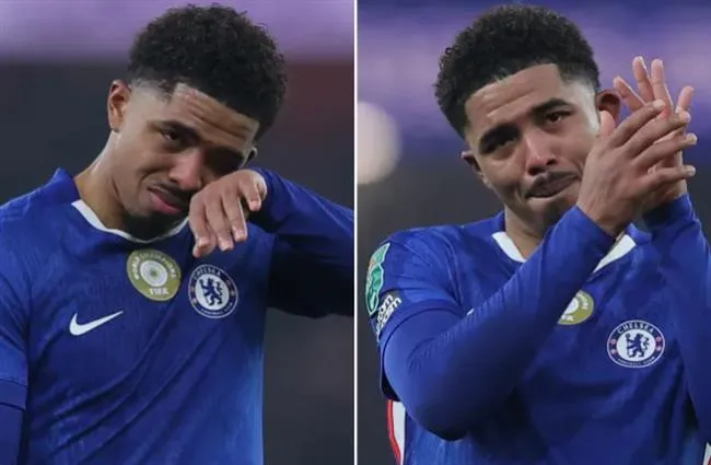 Wesley Fofana bật khóc sau thất bại của Chelsea trước Arsenal. Wesley Fofana bat khoc sau that bai cua Chelsea truoc Arsenal.