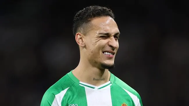 Antony ăn mừng bàn thắng cho Real Betis